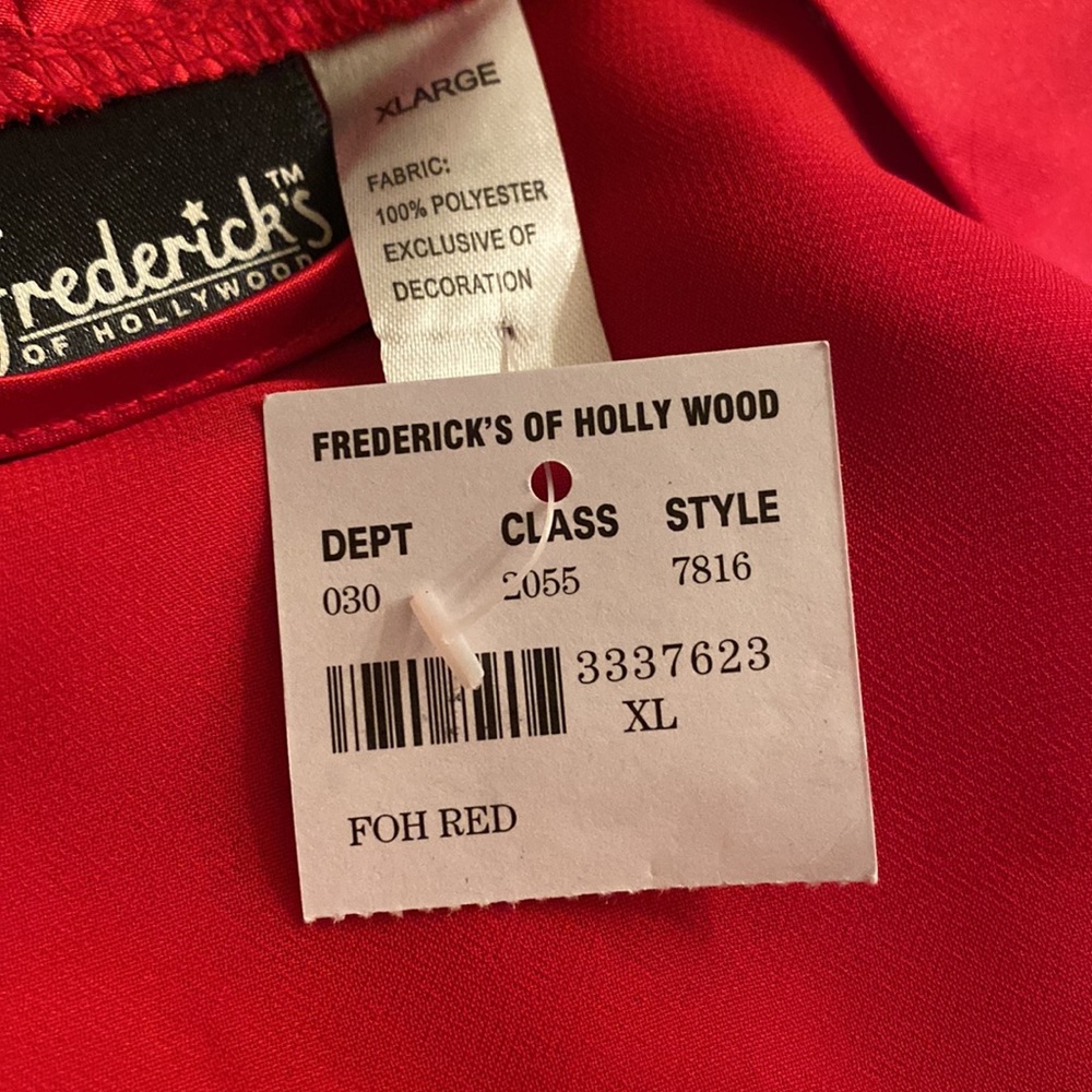 Red Robe - Picture 5 of 5